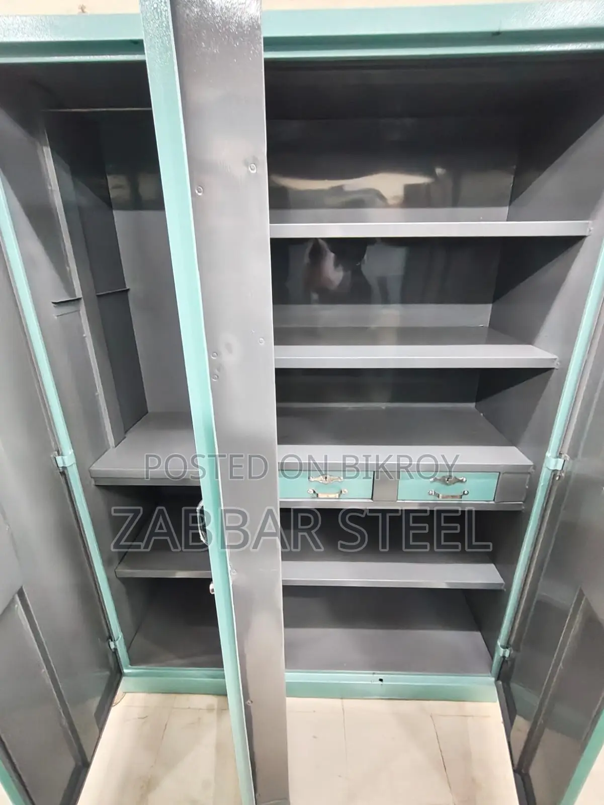 Three Door Steel Almirah — থ্রি ডোর প্রিমিয়াম স্টিল আলমারি