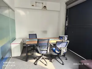 সম্পূর্ণ ফার্নিশড বাণিজ্যিক অফিস স্পেস