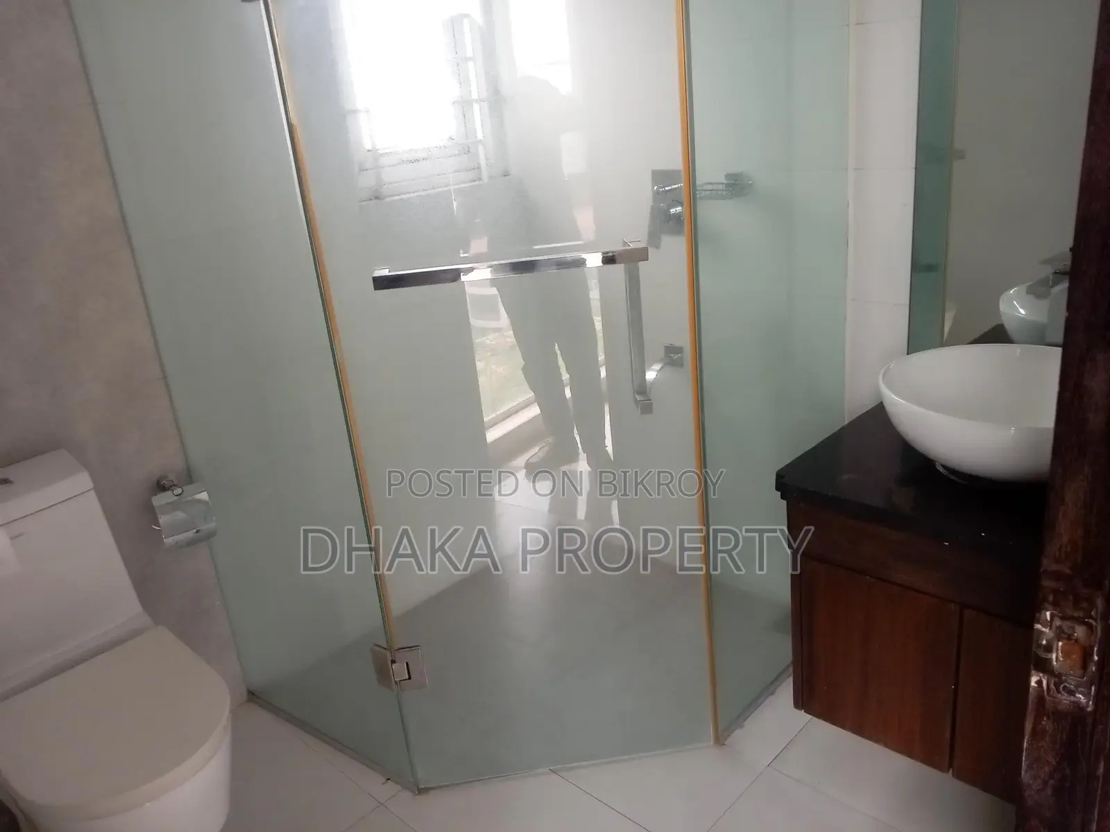 Exclusive 3 -Bedrooms (2300-Sqft) Nice Apartment Rent in Baridhara
