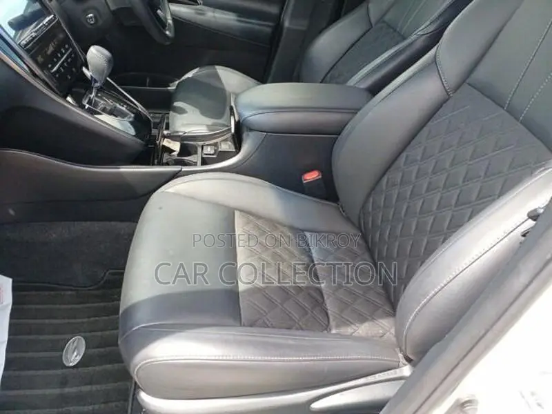 Toyota Harrier Premium 2020
