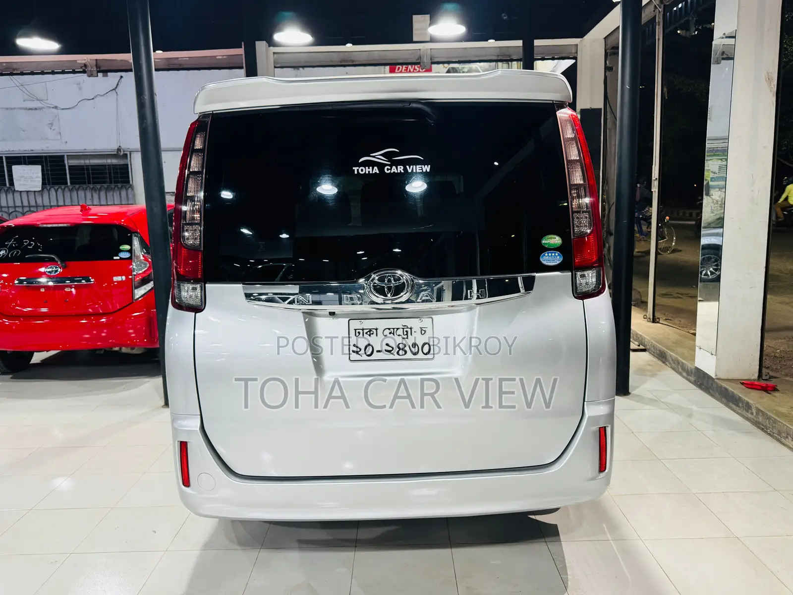 Toyota Noah NON HYBRID 2016