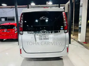 Toyota Noah NON HYBRID 2016