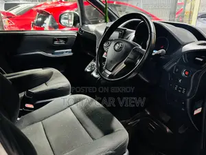 Toyota Noah NON HYBRID 2016