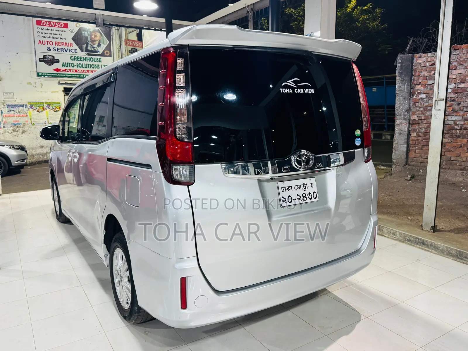 Toyota Noah NON HYBRID 2016