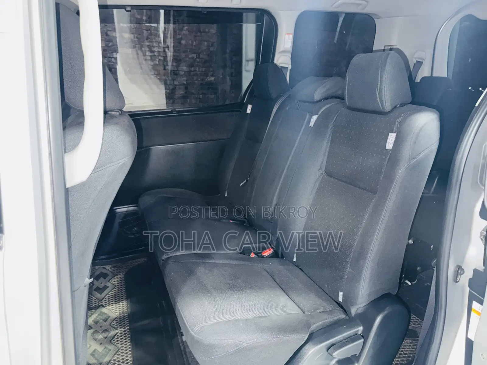 Toyota Noah NON HYBRID 2016