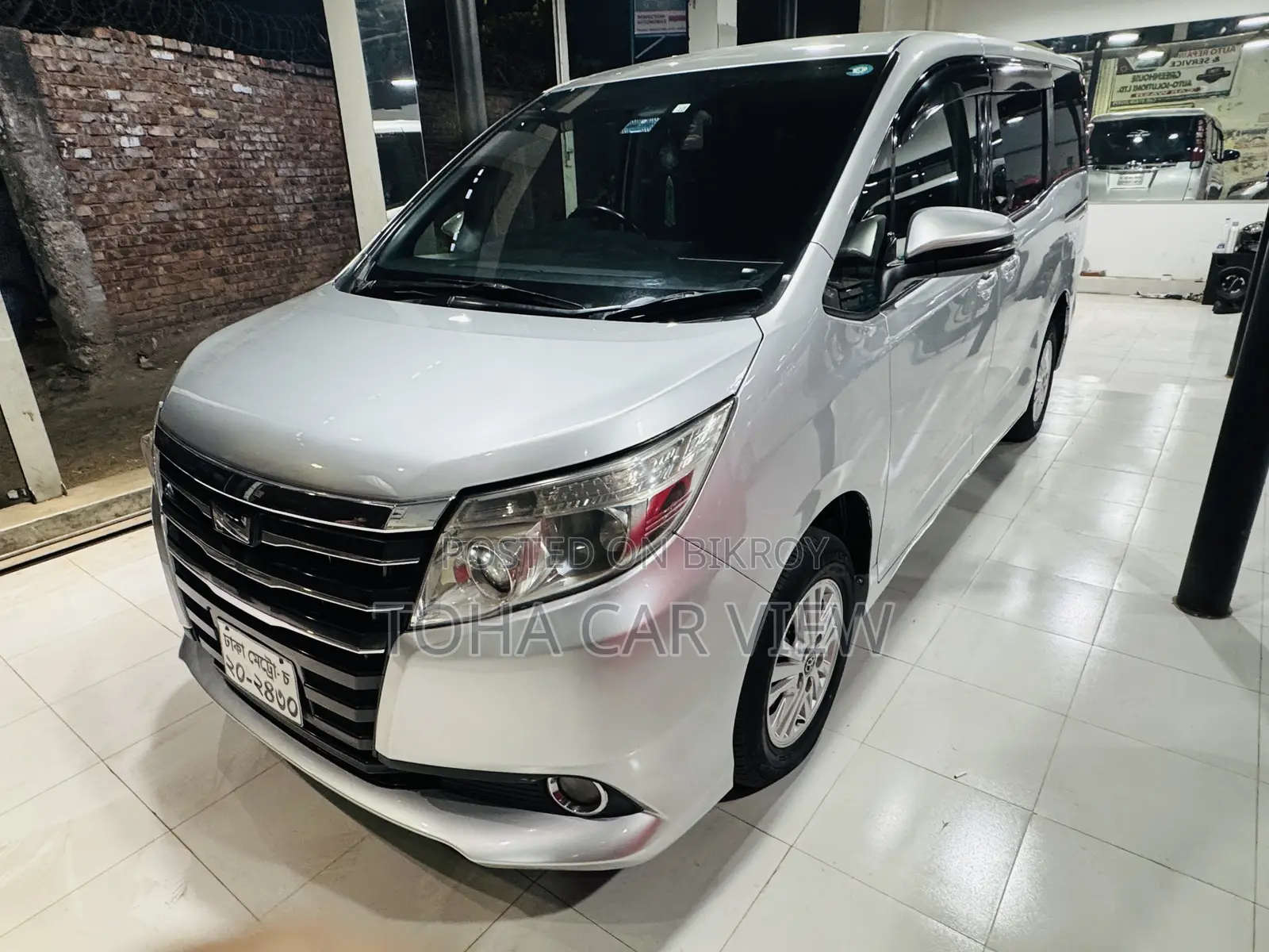Toyota Noah NON HYBRID 2016