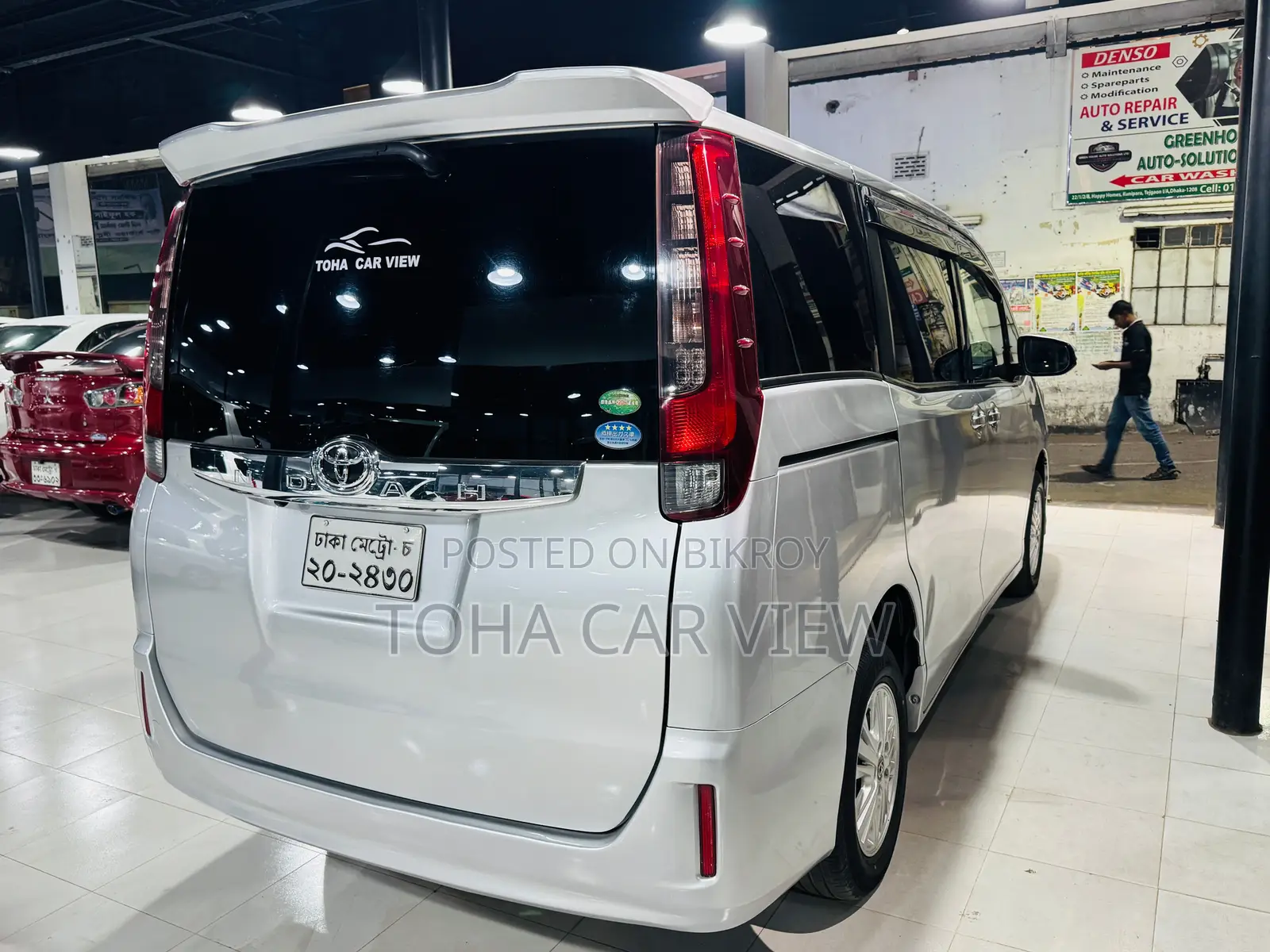 Toyota Noah NON HYBRID 2016