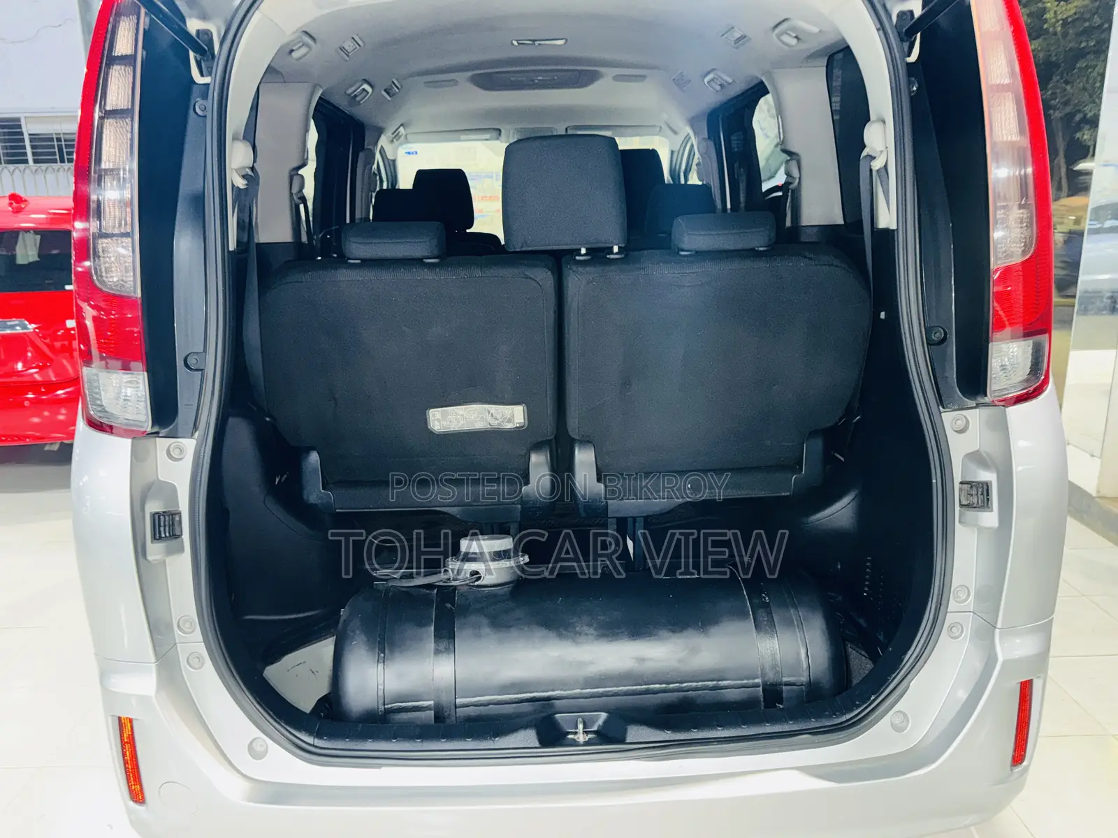 Toyota Noah NON HYBRID 2016