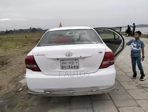 Toyota Axio . 2012