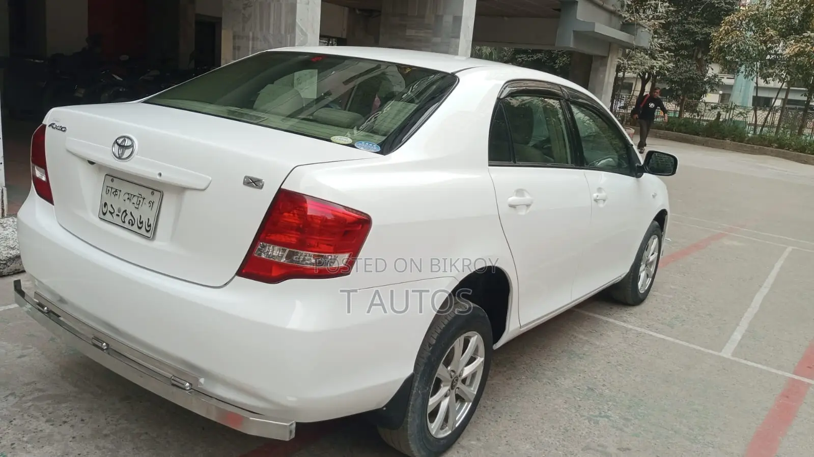 Toyota Axio . 2012