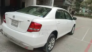 Toyota Axio . 2012