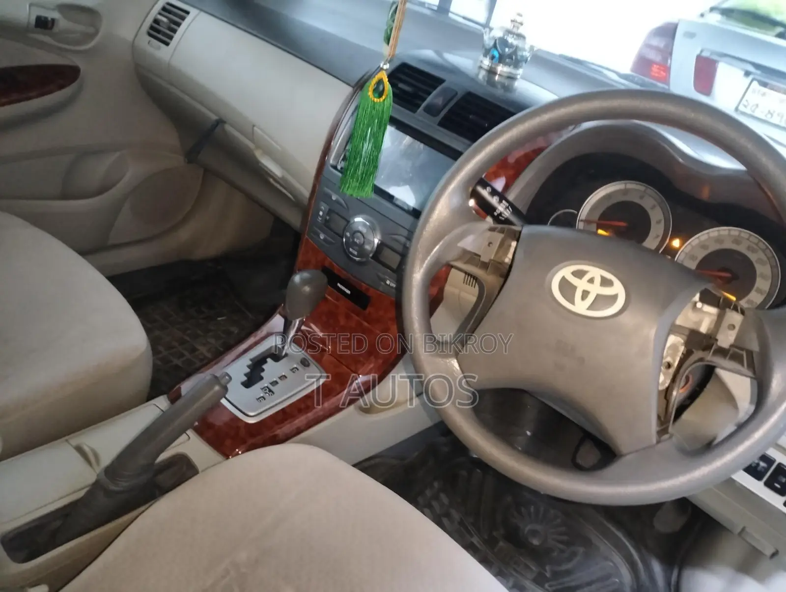 Toyota Axio . 2012