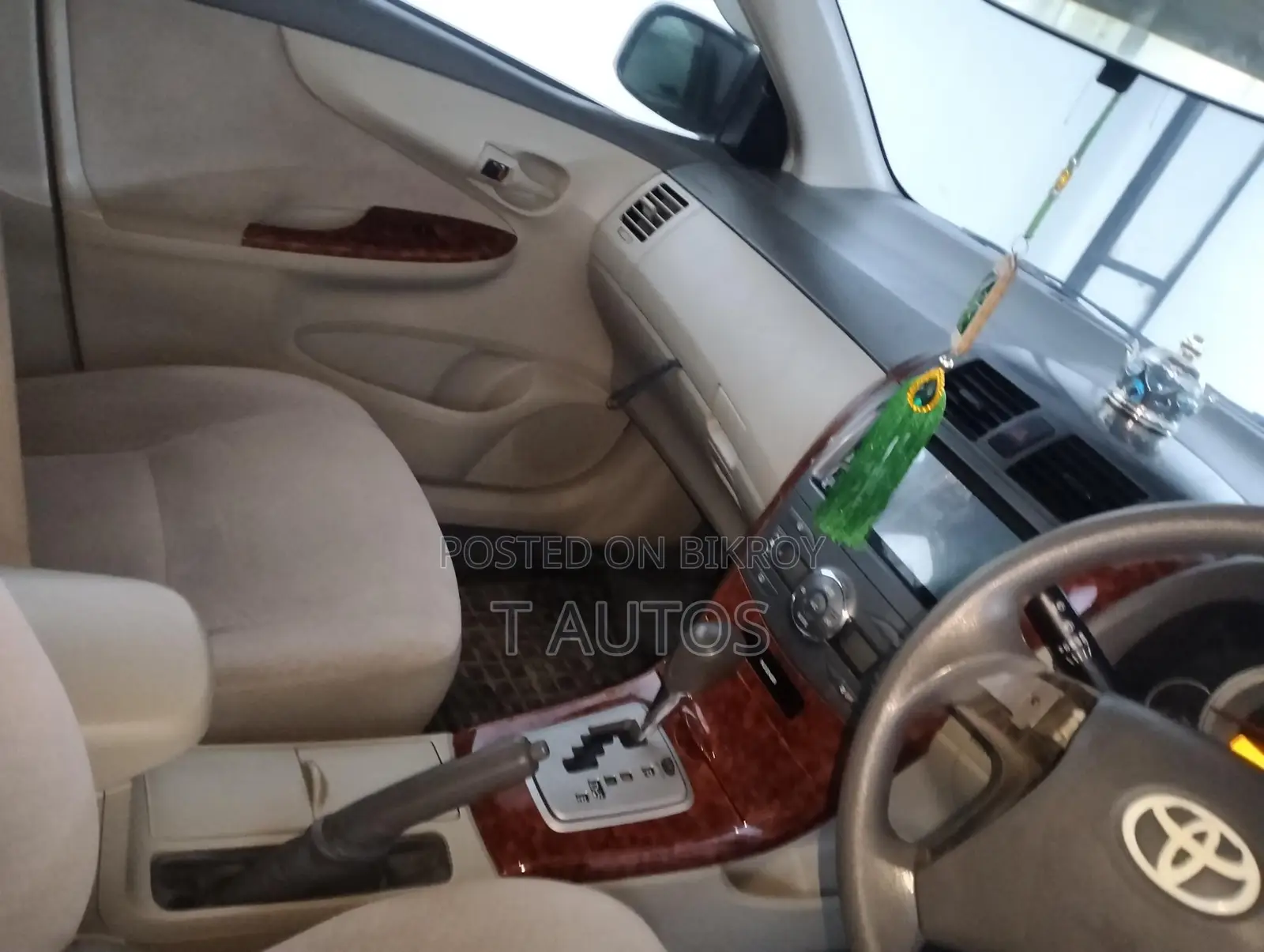 Toyota Axio . 2012