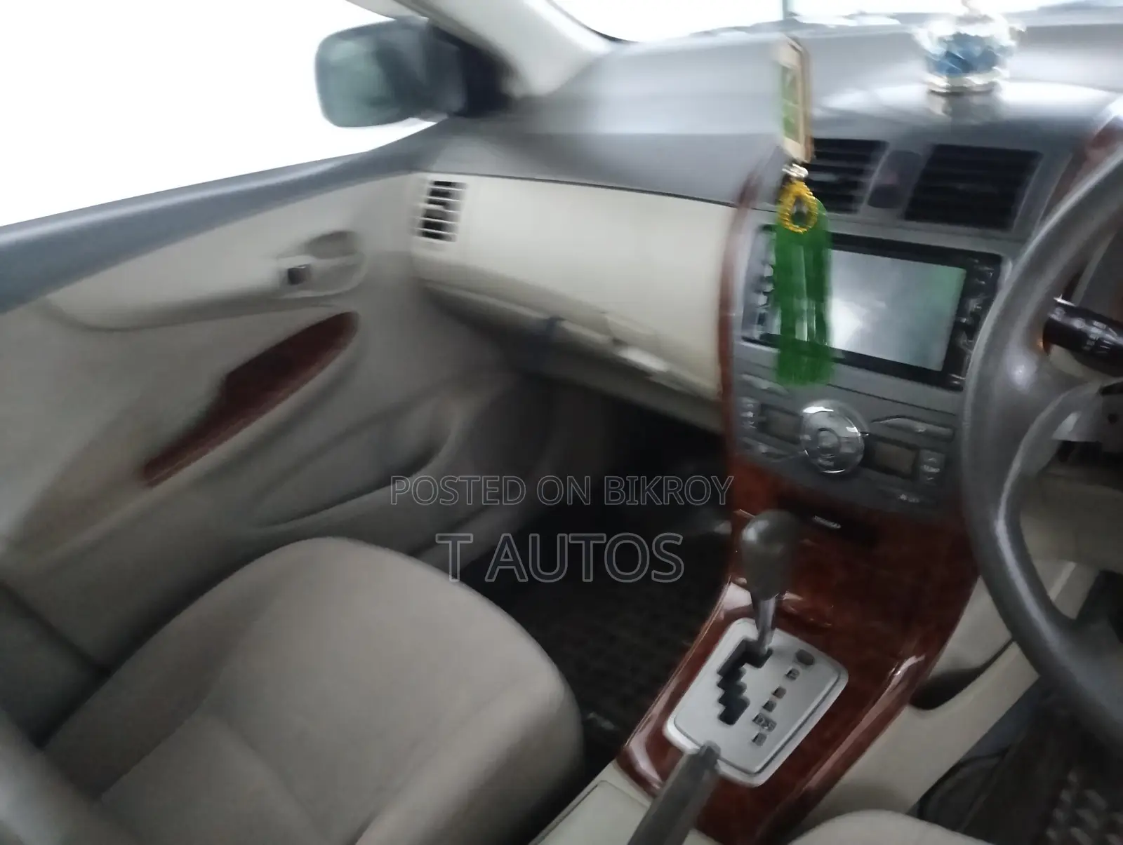 Toyota Axio . 2012