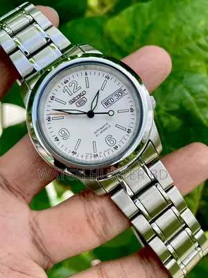 চমৎকার SEIKO 5 SNKE57 হোয়াইট মিলিটারি স্টাইল অটোমেটিক ঘড়ি