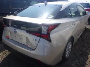 Toyota Prius S 2020