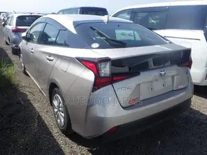 Toyota Prius S 2020