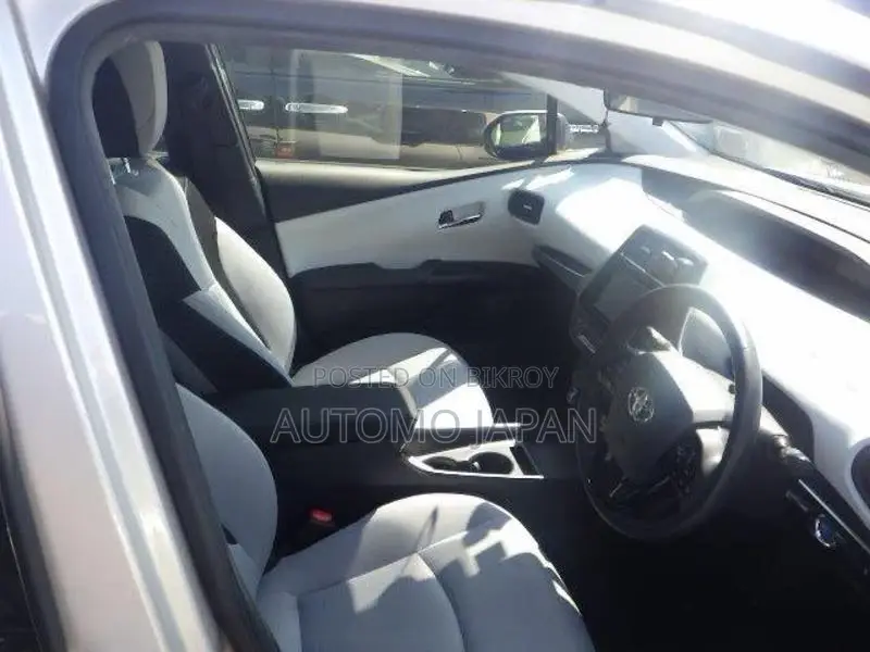 Toyota Prius S 2020