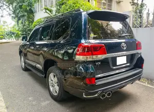 Toyota Land Cruiser V8 2015