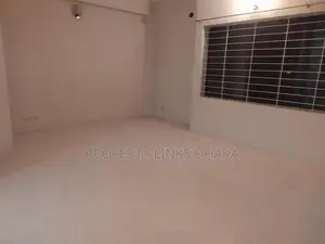 ৩ বেডরুম ৪ ওয়াশরুম ড্রয়িং ডাইনিং কিচেন পার্কিং