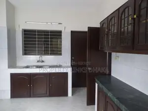 ৩ বেডরুম ৪ ওয়াশরুম ড্রয়িং ডাইনিং কিচেন পার্কিং