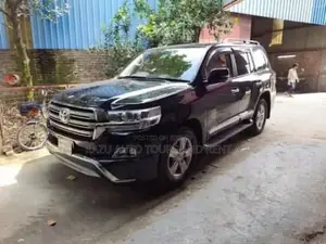 ভাড়ার জন্য প্রাডো