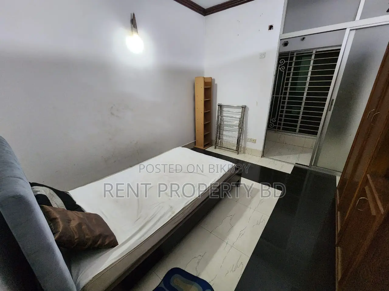 গুলশানে ২০০০ বর্গফুটের সম্পূর্ণ ফার্নিশড সুন্দর অ্যাপার্টমেন্ট ভাড়া