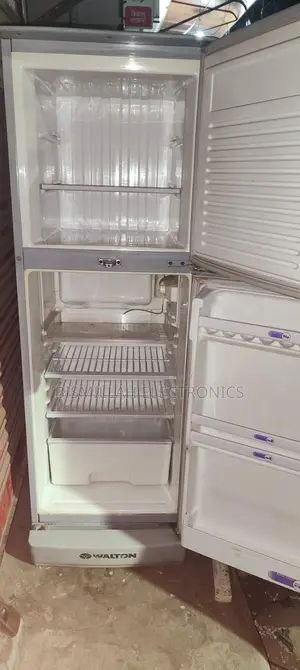 Walton 14 cft Frost Fridge