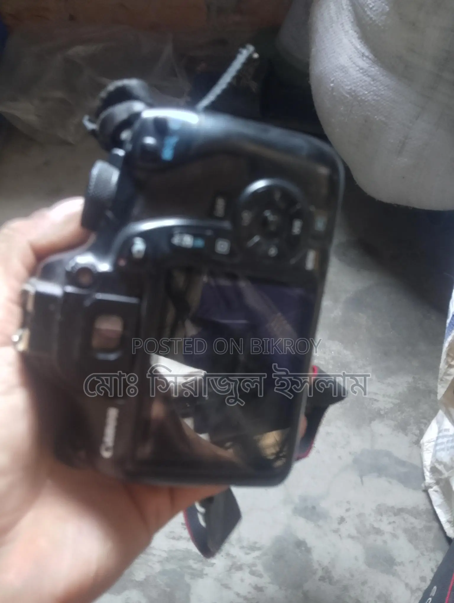 Canon 1300D with lens