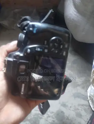 Canon 1300D with lens