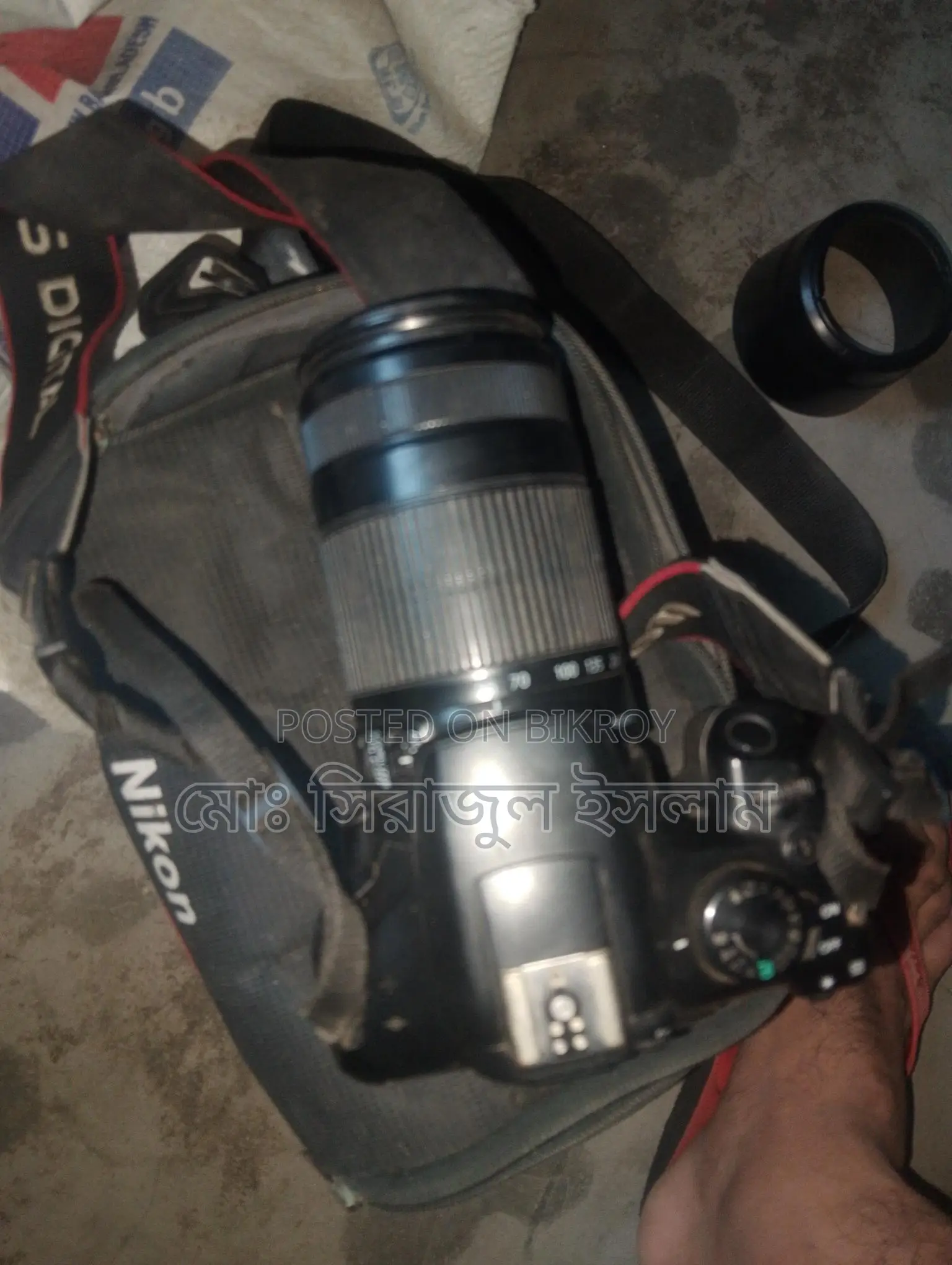 Canon 1300D with lens