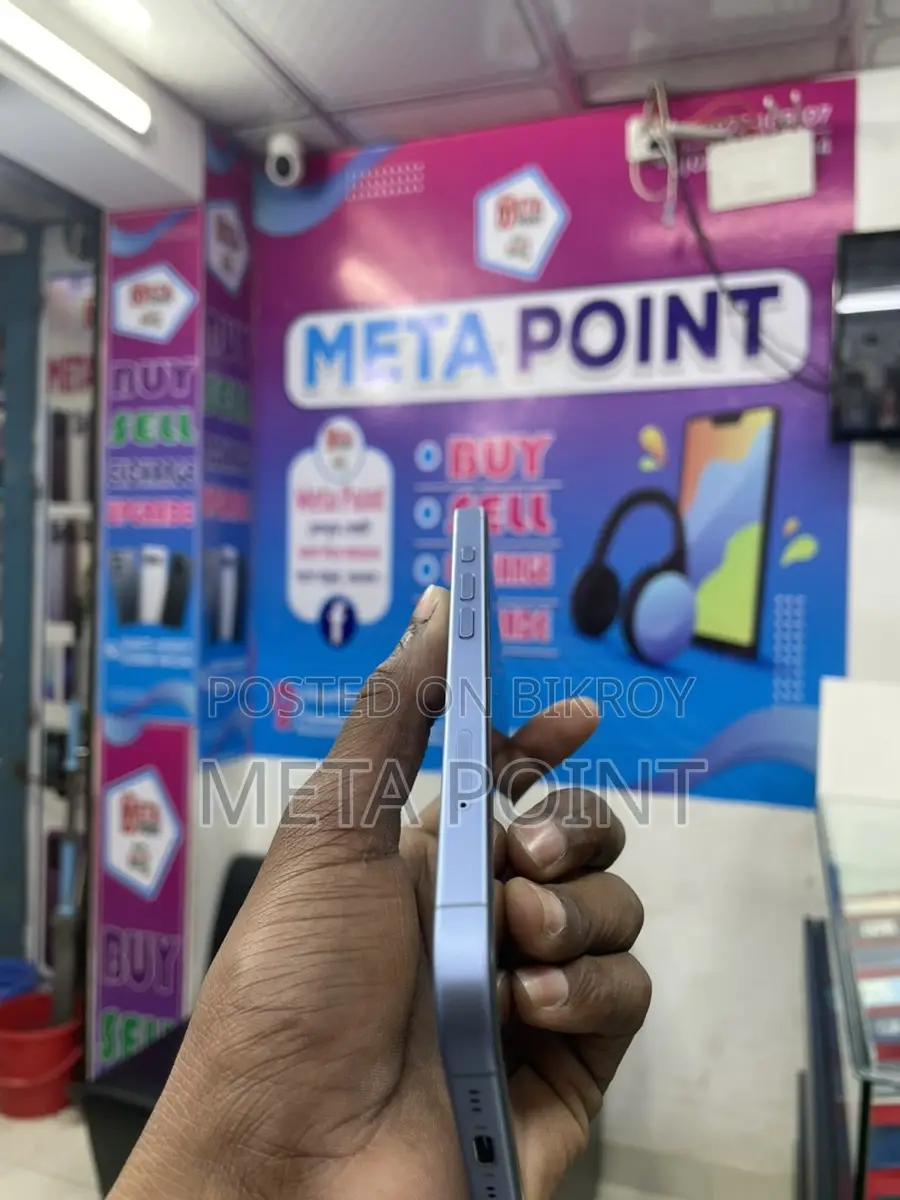 Apple iPhone 17 ` (Used)