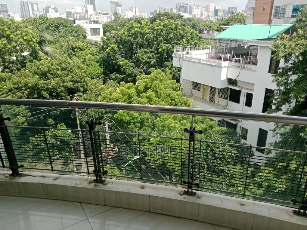 বনানীতে চমৎকার ফার্নিশড ৩ বেডরুমের অ্যাপার্টমেন্ট ভাড়া হবে