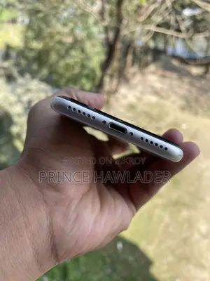 Apple iPhone SE . (Used)