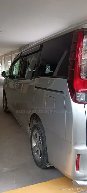 Hybrid Noah For Rent