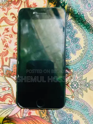 Apple iPhone SE . (Used)
