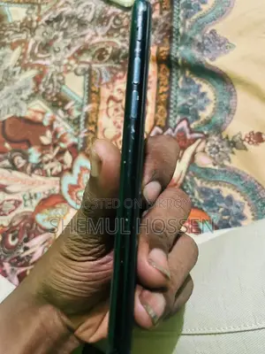 Apple iPhone SE . (Used)