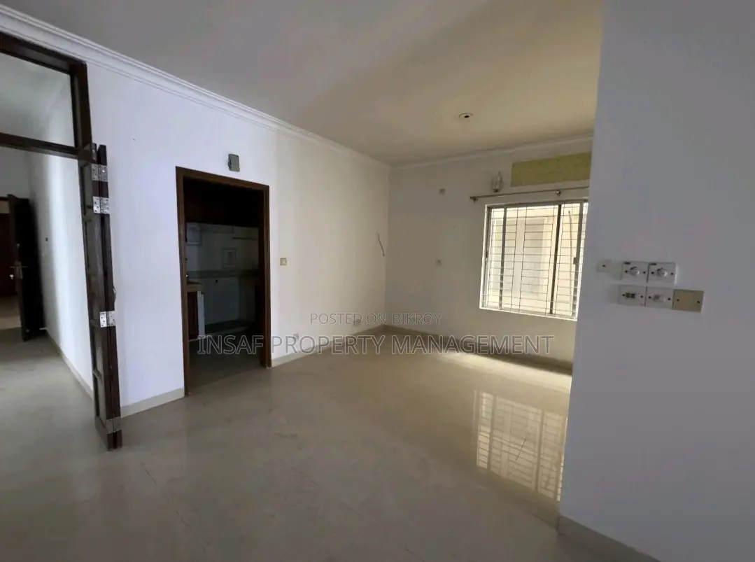 2200 Sq Ft Luxury Apartment for Sale | Prime Location Ready Property