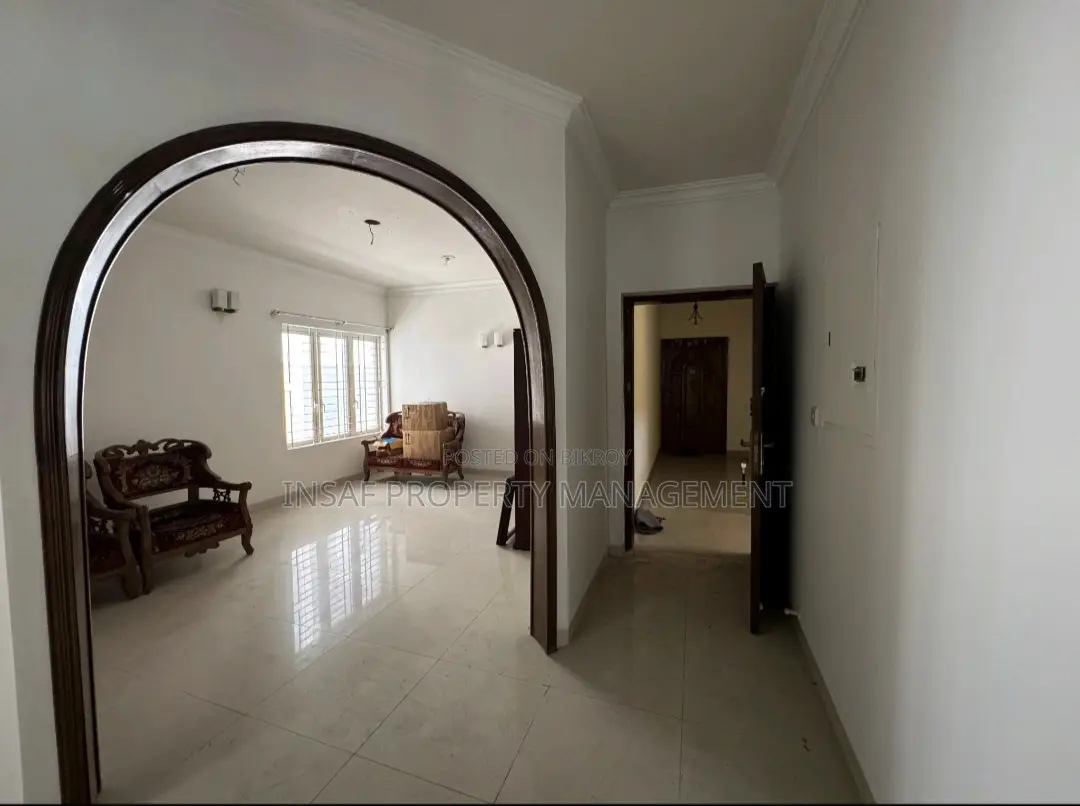 2200 Sq Ft Luxury Apartment for Sale | Prime Location Ready Property