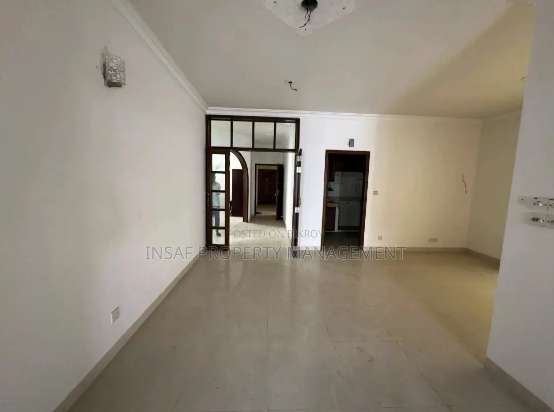 2200 Sq Ft Luxury Apartment for Sale | Prime Location Ready Property