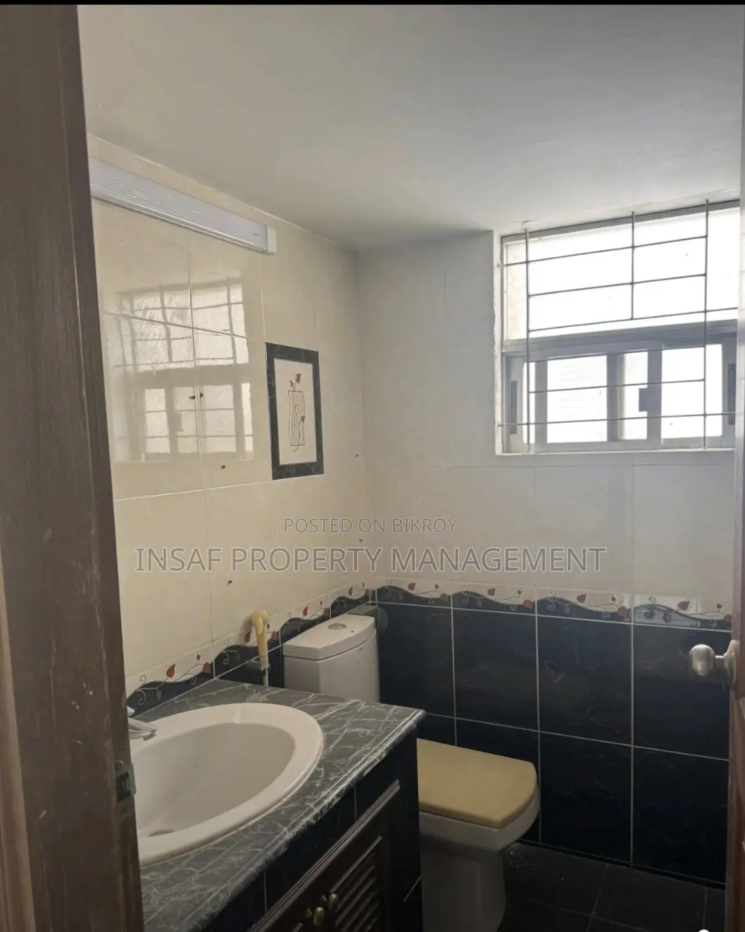 2200 Sq Ft Luxury Apartment for Sale | Prime Location Ready Property