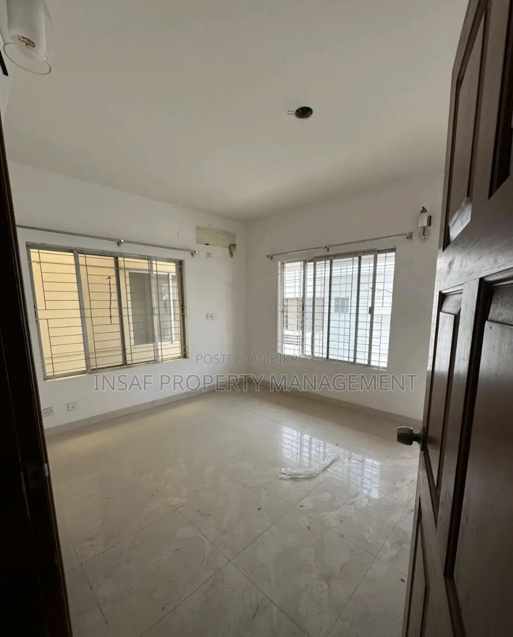 2200 Sq Ft Luxury Apartment for Sale | Prime Location Ready Property