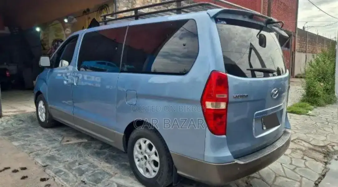 Hyundai H1 MPV LUXURY 12SEAT 2012