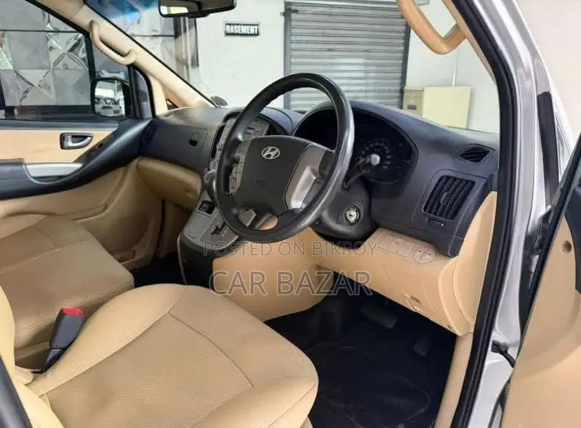 Hyundai H1 MPV LUXURY 12SEAT 2012
