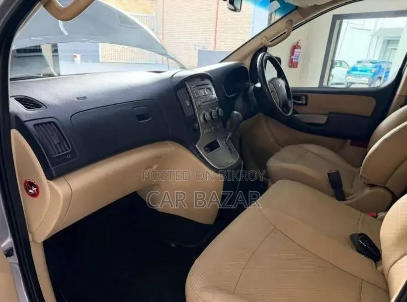 Hyundai H1 MPV LUXURY 12SEAT 2012