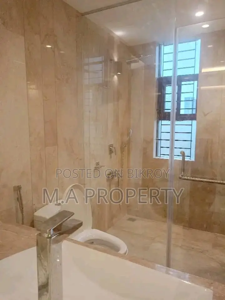 New Apartment 4-Bedroom Gym, Swimming 2-Carpark (5500sqft)