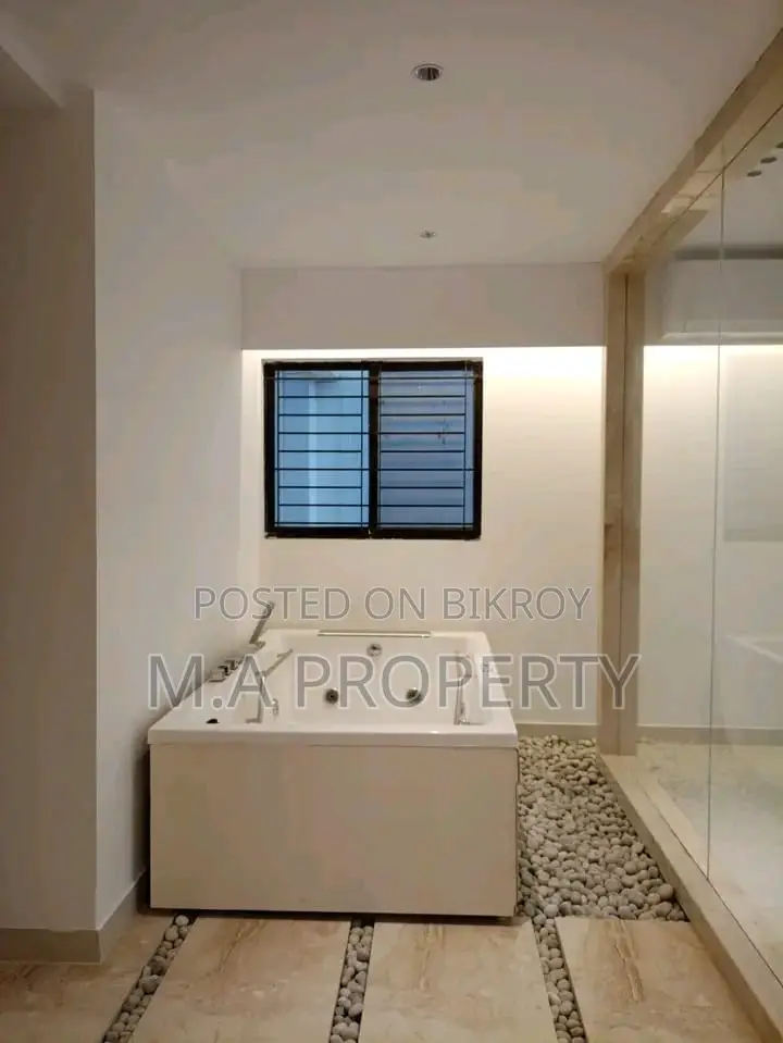 New Apartment 4-Bedroom Gym, Swimming 2-Carpark (5500sqft)