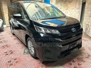 Toyota Noah SG PKG BLACK / 2022