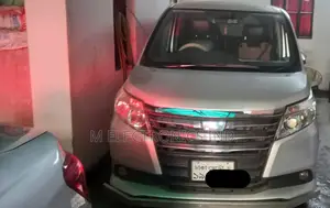 Toyota Noah 2014