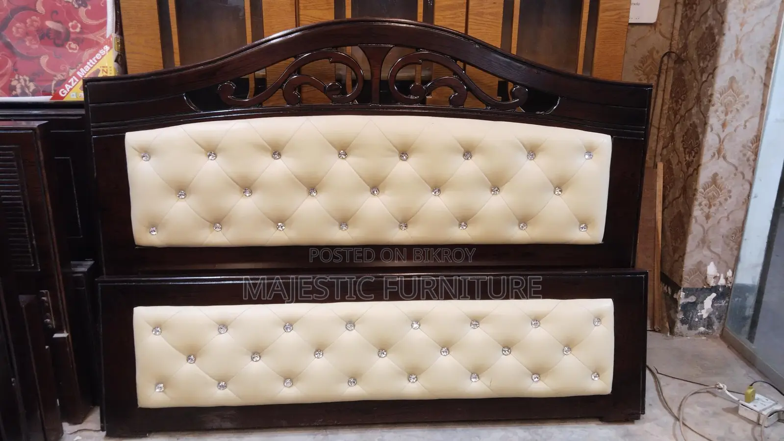 NEW BED 5/7 FEET LEATHER. M # 589